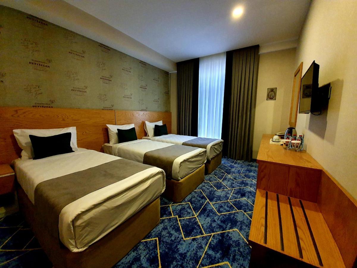 Porto Hotel Baku Exteriör bild